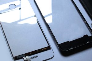 iPhone LCDs